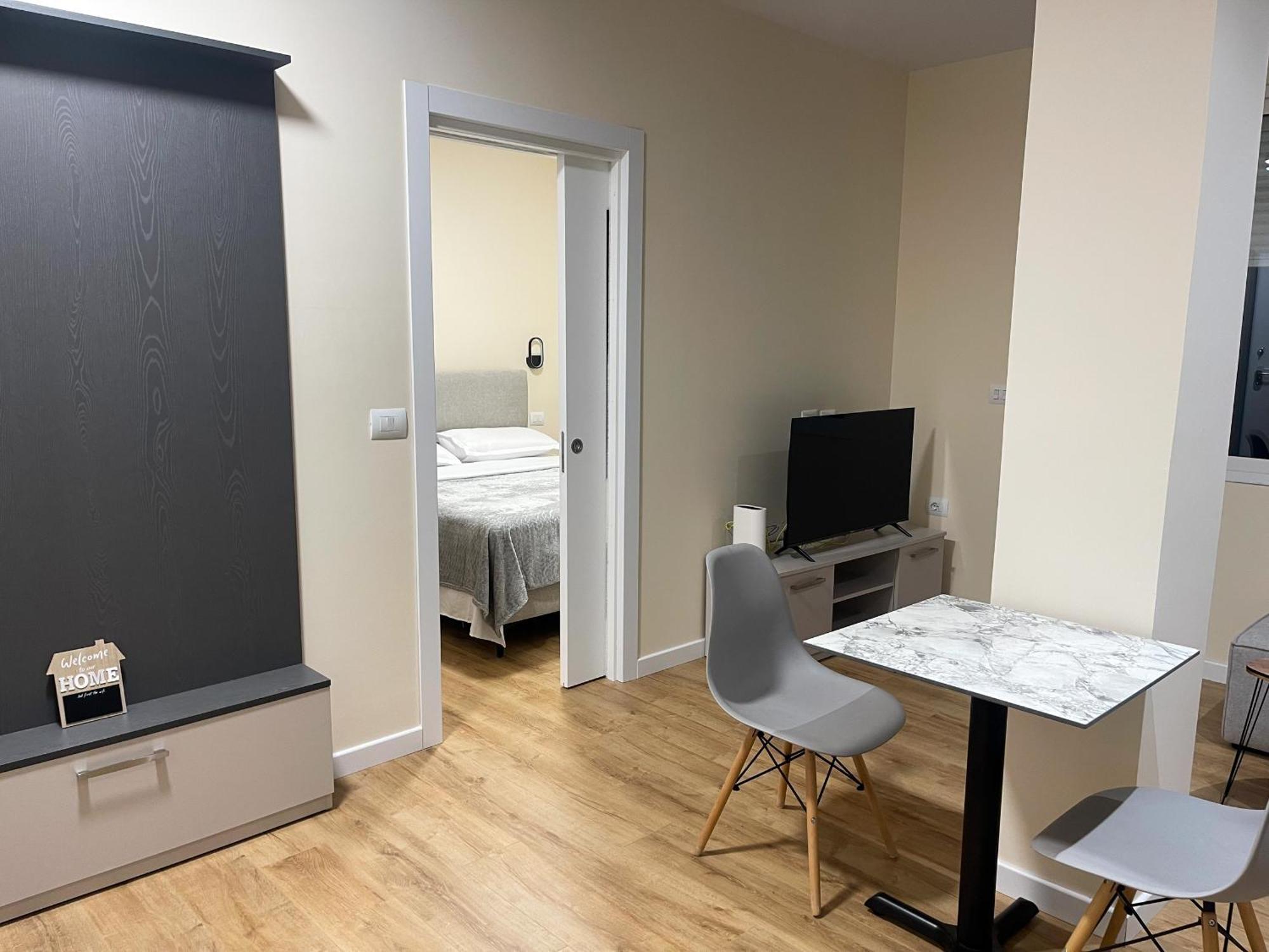 Wanderlust Bazaar Apartment Тирана Екстериор снимка